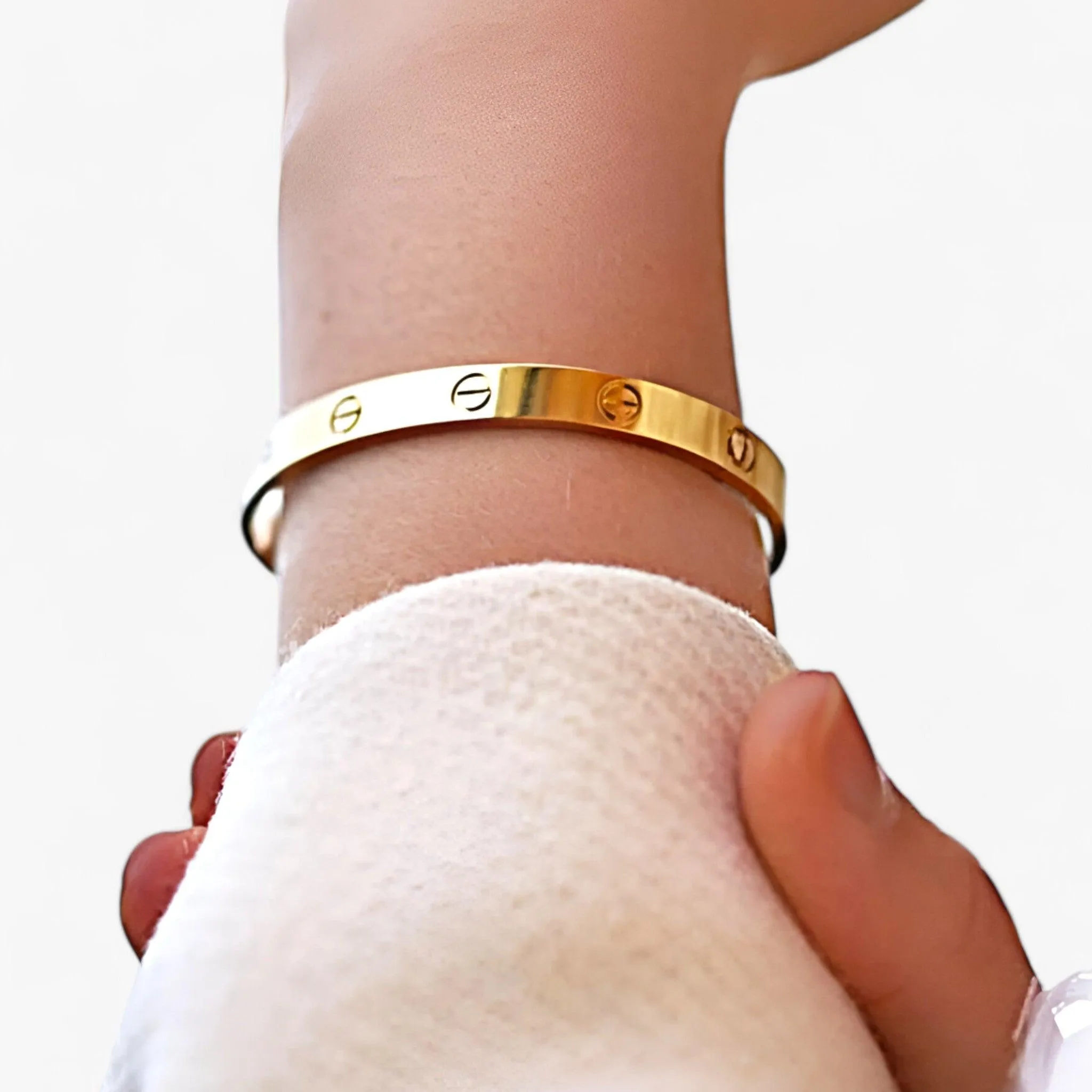 Women - Bracelets - Chic and Versatile - Stylish Accessories for Every Occasion